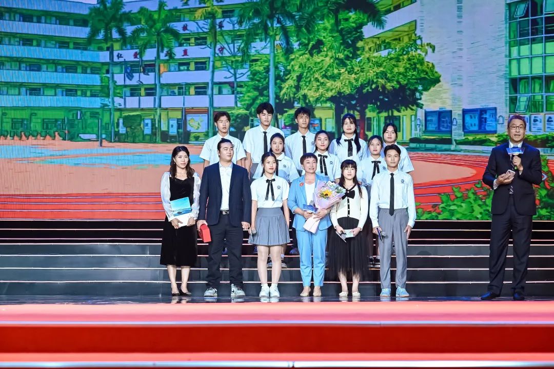喜讯！深圳携创高技伊俊宏校长被授予深圳市“三八红旗手”荣誉称号